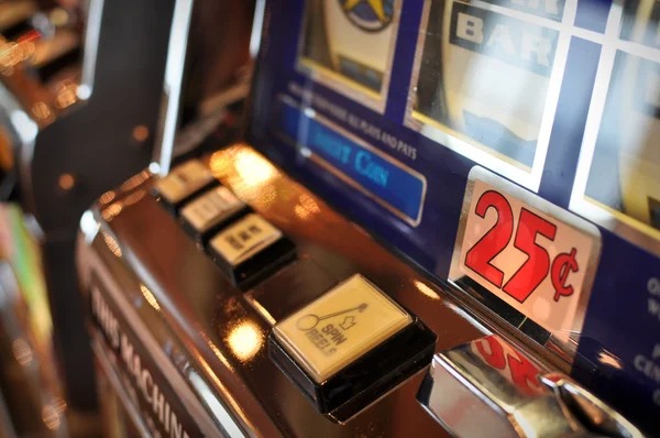 Live dealer spins the wheel in real time Live dealer spinning the wheel on ahlibet88 login